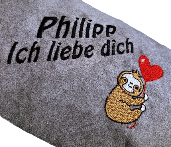 Preview: Nackenrolle (Kissen) mit Name/Text und Sternzeichen oder Motiv bestickt