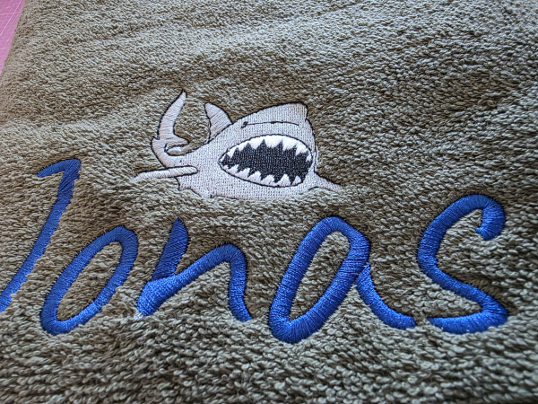 Preview: BiO - Duschtuch 70x140 mit Namen/ Motiv bestickt