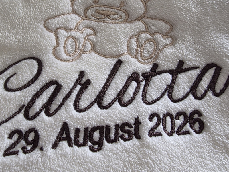 Preview: Baby Kuscheldecke Bär 100x75cm mit Name/ Datum bestickt