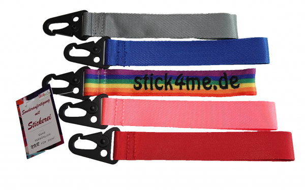 Taschenanhänger (Metallkarabiner) 25mm mit Name bestickt