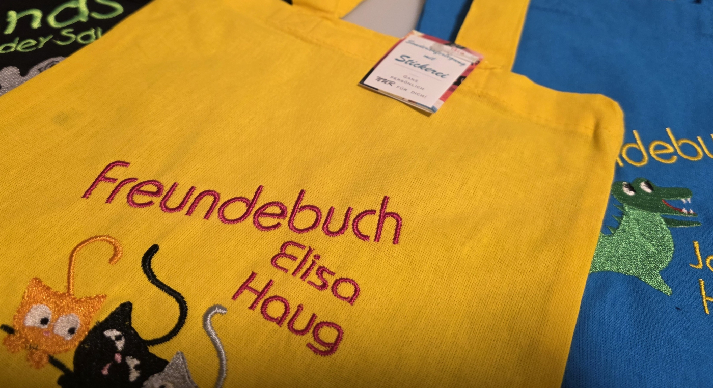 Kleine Baumwolltasche (Freundebuch, Halloween...) mit Namen & Motiv bestickt