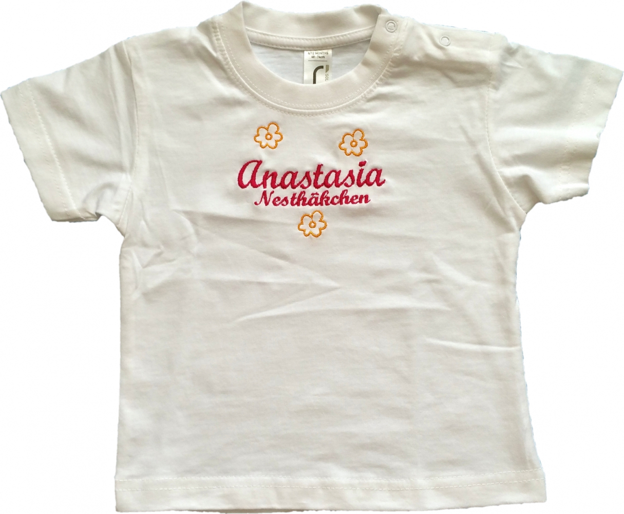 Baby T-Shirt mit Motiv, Name & Datum/Text bestickt